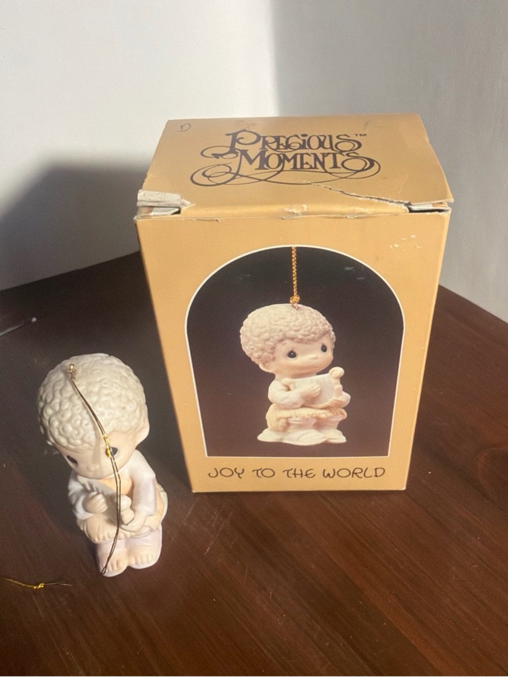 Precious Moments 'Joy to the World'
Lid slightly damaged